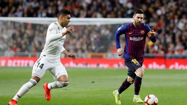 Una foto de Messi durante el clásico liguero en el Santiago Bernabéu / EFE