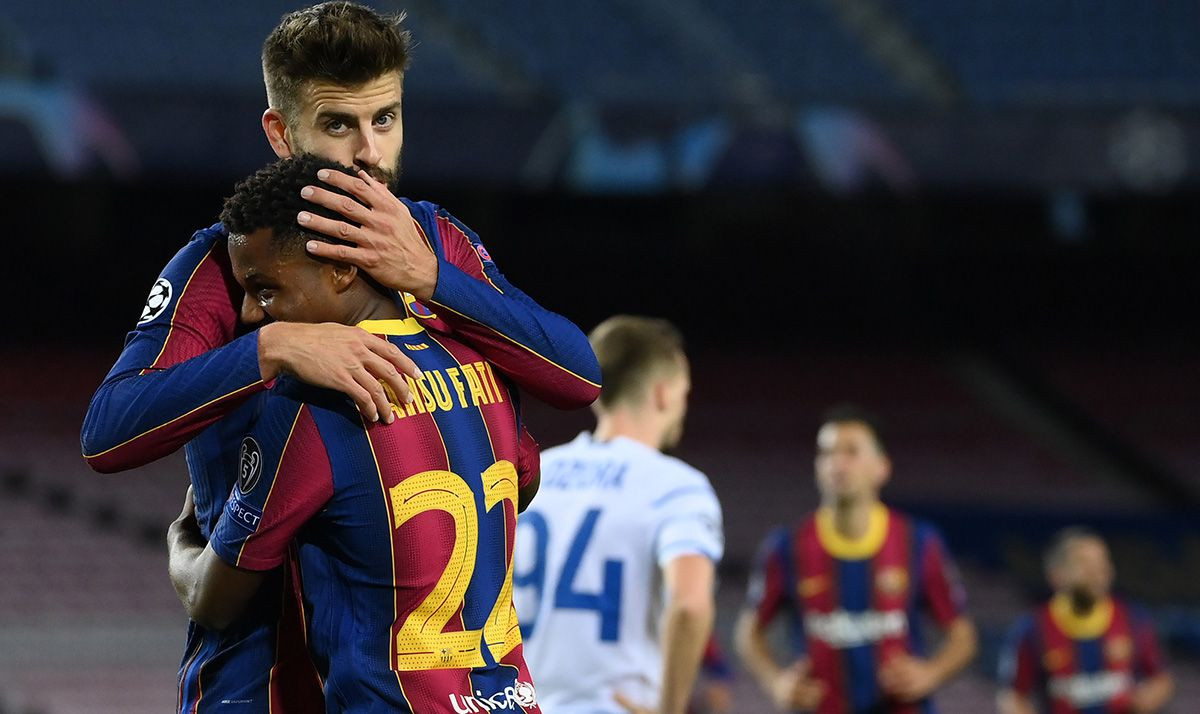 Gerard Piqué y Ansu Fati, celebrando un gol | EFE