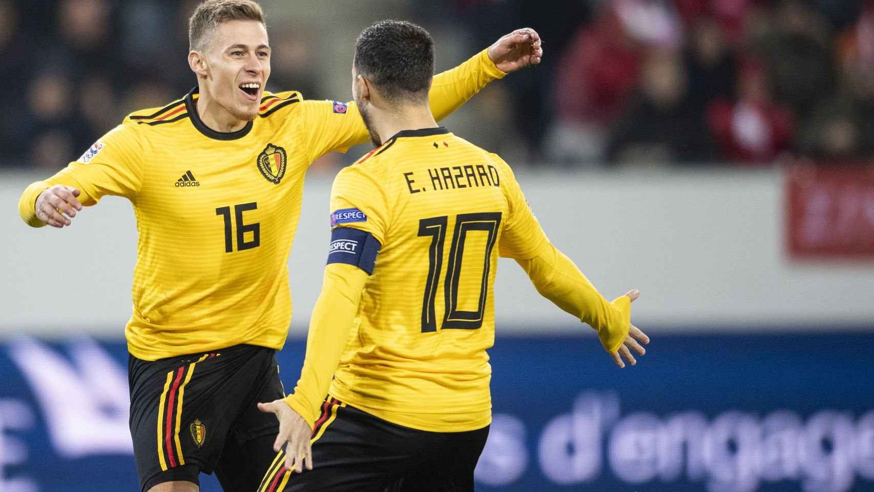 Thorgan Hazard celebra junto a su hermano Eden un gol de la selección belga / EFE