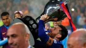 Leo Messi levanta la Liga ante Rubiales / EFE