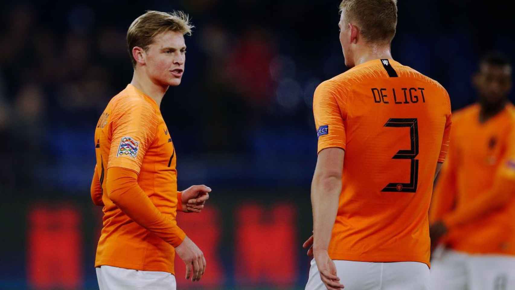 De Jong hablando con De Ligt en un partido con Holanda / EFE