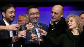 Bartomeu y Jordi Moix en la comida de Navidad del Barça con la prensa / EFE