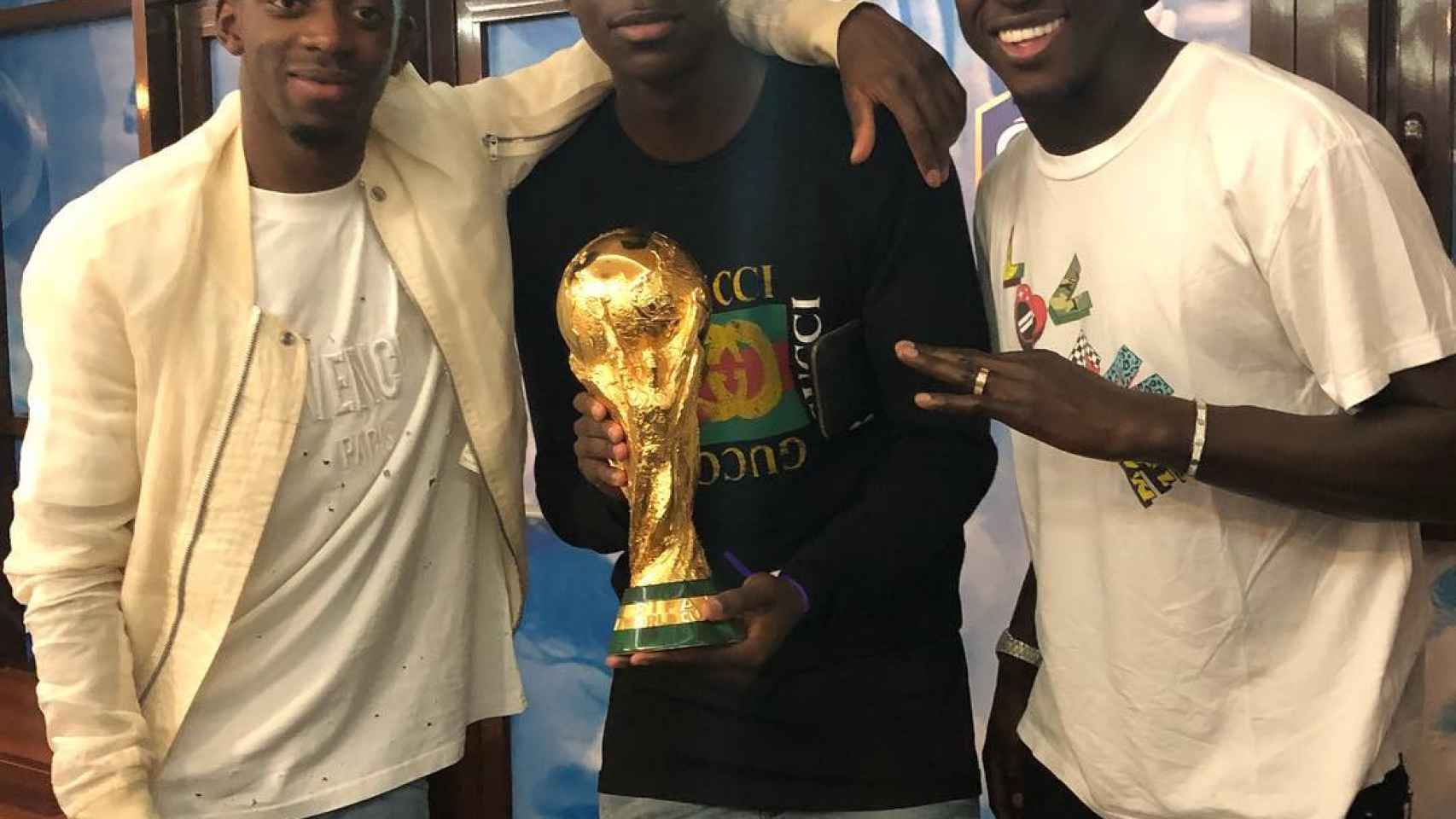Ousmane Dembelé junto a su amiga Mous Diatta y el también futbolista Benjamin Mendy / INSTAGRAM