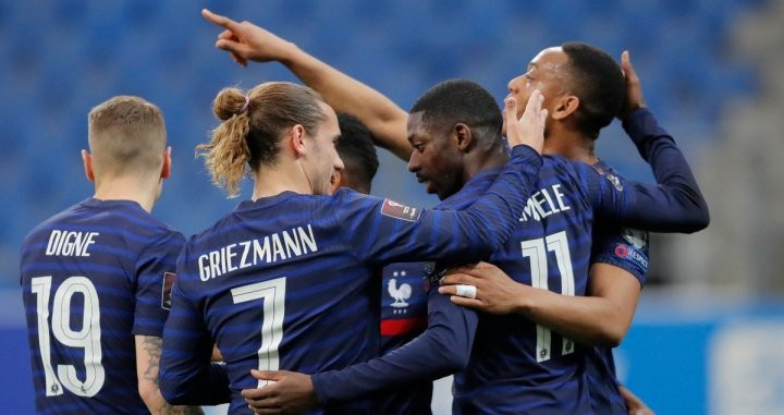 Griezmann y Dembelé celebrando un gol con Francia / EFE