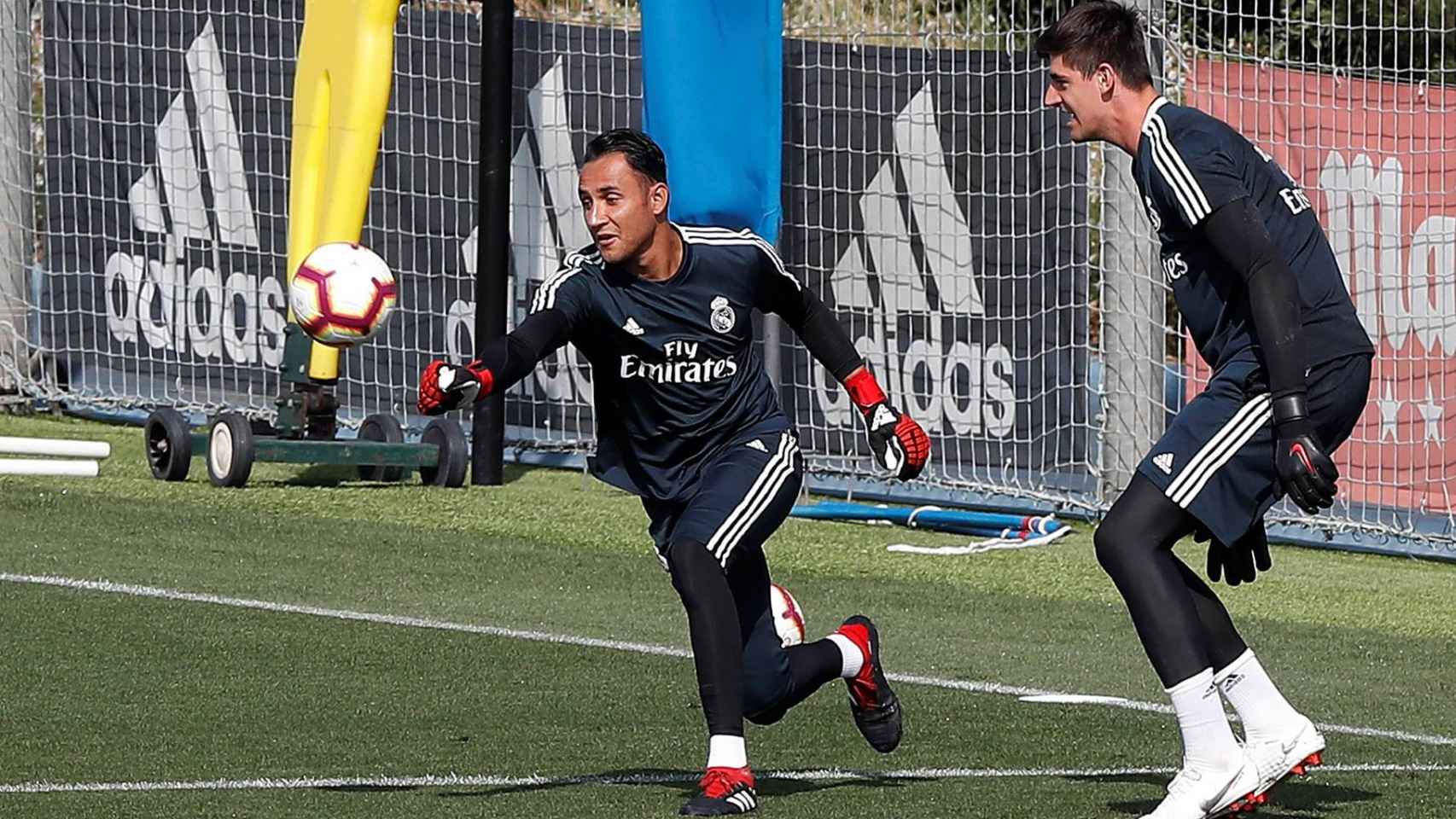 Keylor Navas y Thibaut Courtois en un entrenamiento con el Real Madrid / EFE