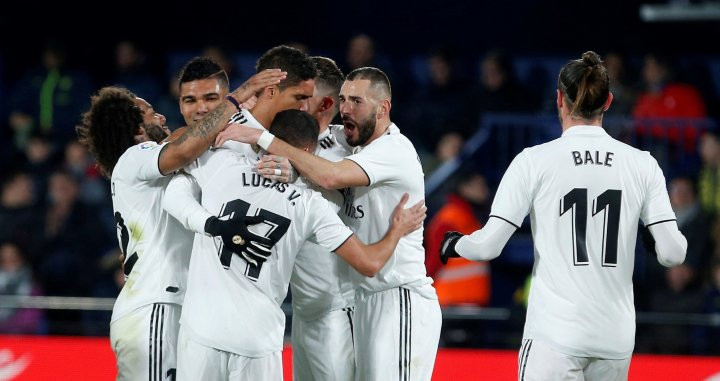 Los jugadores del Real Madrid celebran el gol de Varane frente al Villarreal / EFE