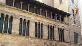 Fachada del Ayuntamiento de Lleida con las banderas colgadas / AJ. LLEIDA