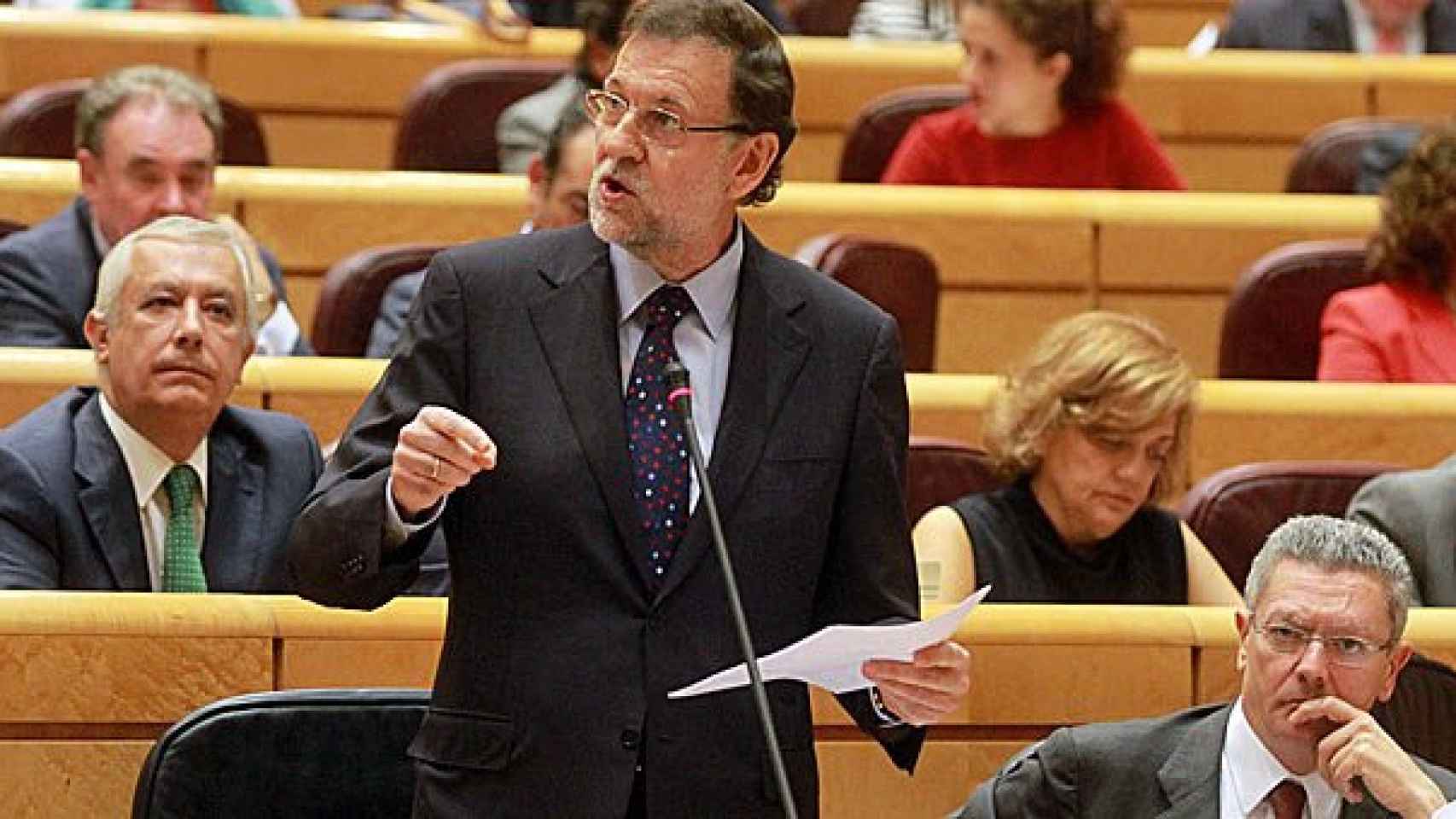 El presidente del Gobierno, Mariano Rajoy, durante un pleno del Senado
