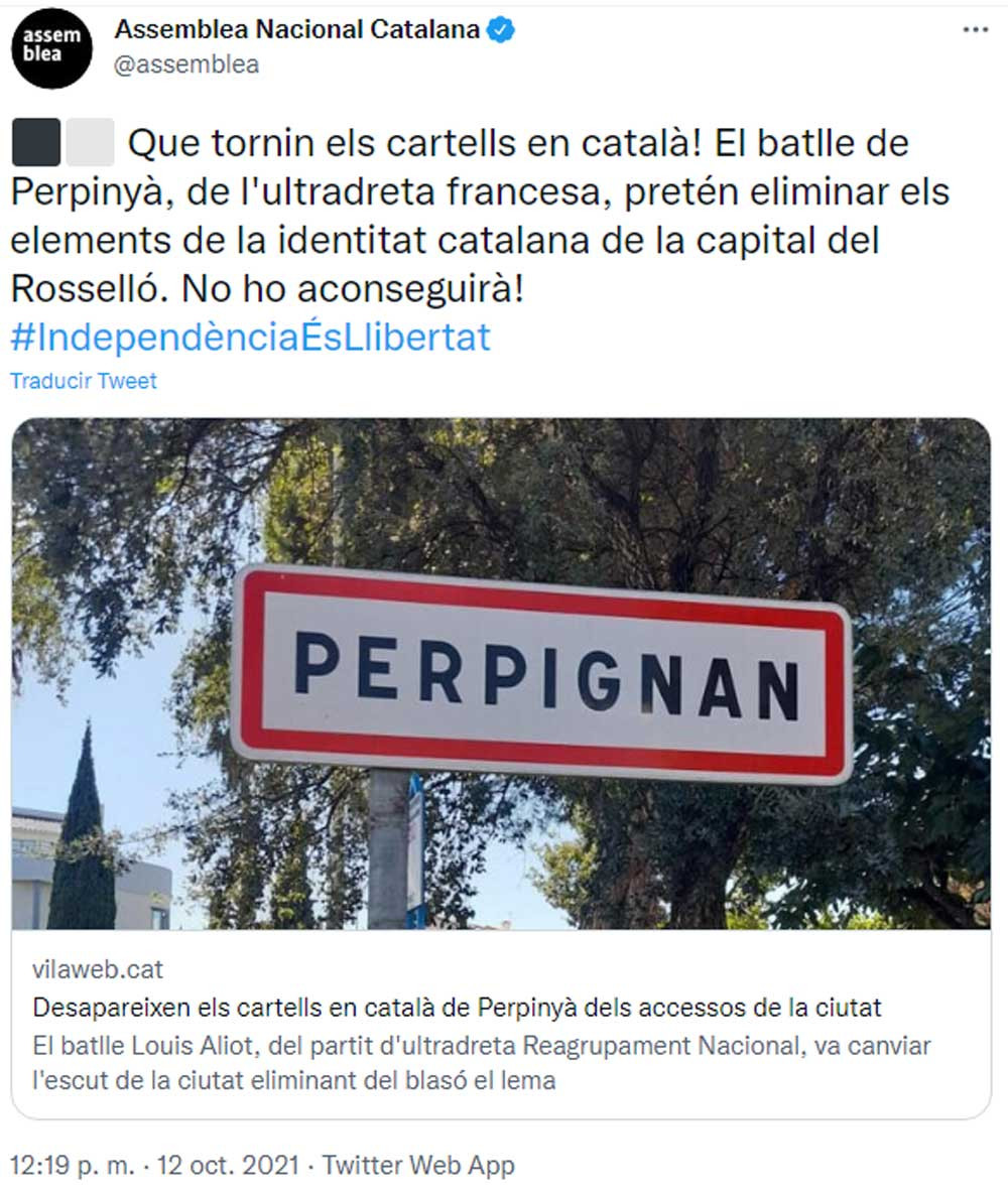 Tuit de la ANC, denunciando la desaparición de rótulos en catalán en Perpiñán / @assemblea (TWITTER)