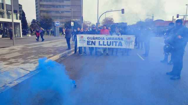 Guardia Urbana l'H protesta en el MWC contra el Ayuntamiento / @SPL CME