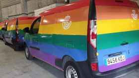 Las furgonetas de Correos, pintadas de arcoíris por su campaña en homenaje al colectivo LGTBI / TWITTER