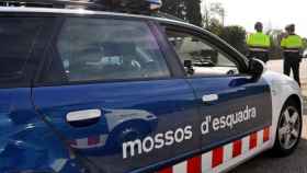 Una pareja de Mossos trabaja en tareas de prevención de accidentes / MOSSOS
