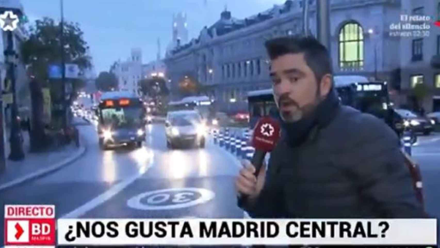 El periodista durante su reportaje de Madrid Central / TWITTER