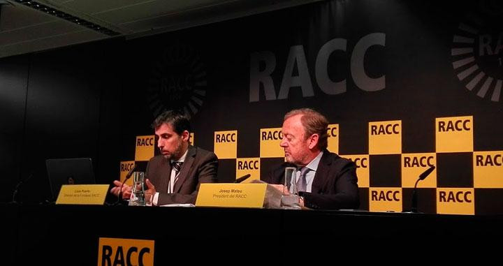 Josep Mateu, presidente del RACC, y Lluís Puerto, director de la Fundación RACC, en la presentación del informe sobre movilidad compartida / CG