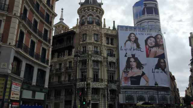 Edificio que albergará el segundo hotel de UMusic en Madrid, situado en la céntrica plaza de Canalejas / CG