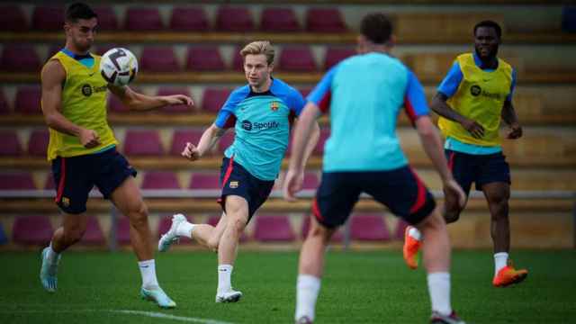 Frenkie de Jong y Ferran Torres en un entrenamiento del Barça