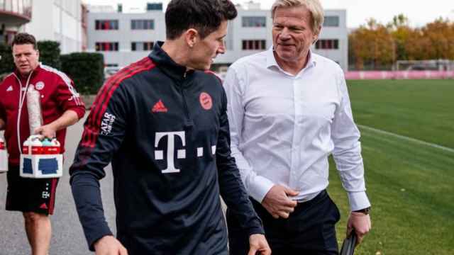 Robert Lewandowski y Oliver Kahn, en un entrenamiento del Bayern / INSTAGRAM