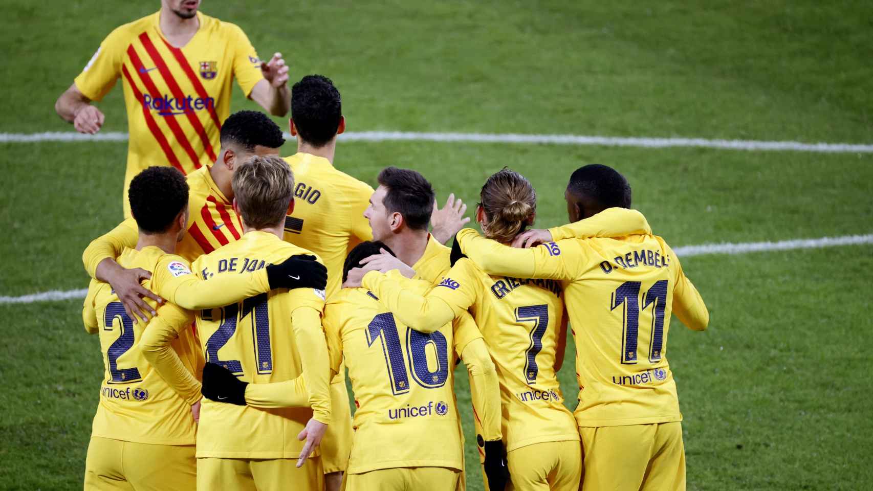 Los jugadores del Barça celebrando el segundo gol contra el Athletic Club en San Mamés / EFE