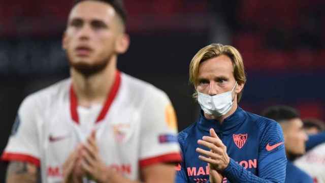 Ivan Rakitic agradeciendo al público el apoyo en la final de la Supercopa de Europa / Redes