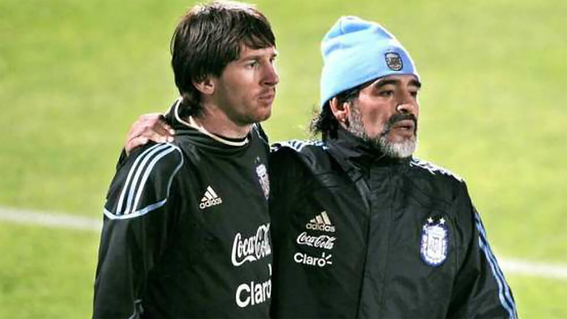 Messi y Maradona en un entrenamiento de la selección argentina / EFE