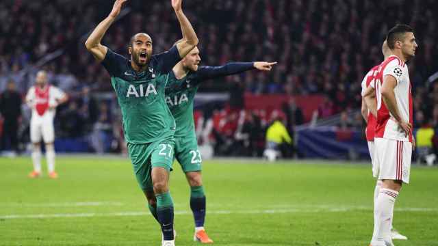 Lucas Moura celebra el primer gol del Tottenham Hotspur / EFE