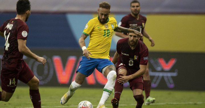 Neymar en un partido de Brasil / CBF