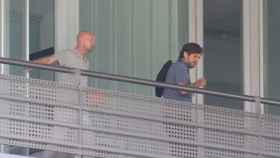 Jordi Cruyff y Mateu Alemany, saliendo de las oficinas de la Ciutat Esportiva / REDES