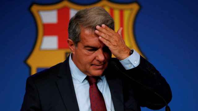 Joan Laporta, cabizbajo tras recibir una mala noticia en el Barça / REDES