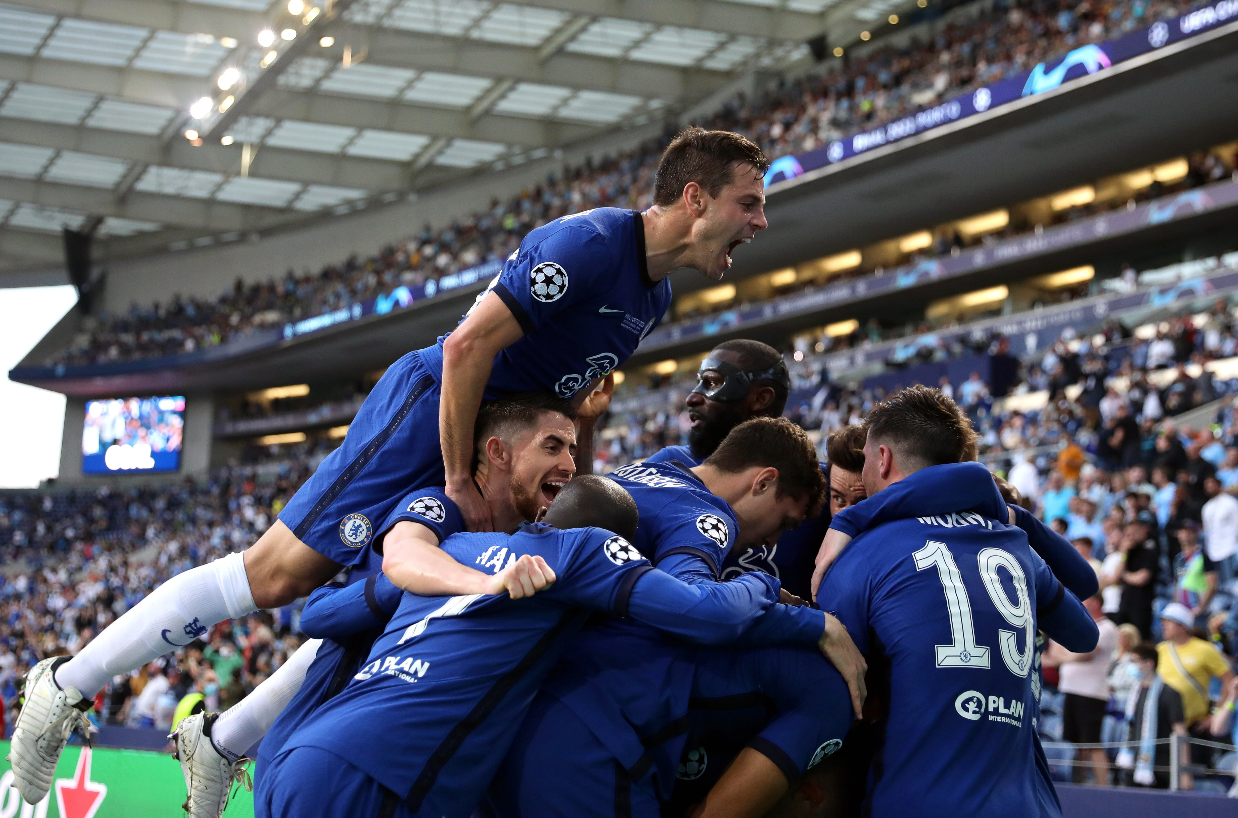 Los jugadores del Chelsea, celebrando el gol contra el City que les dio la Champions League / EFE