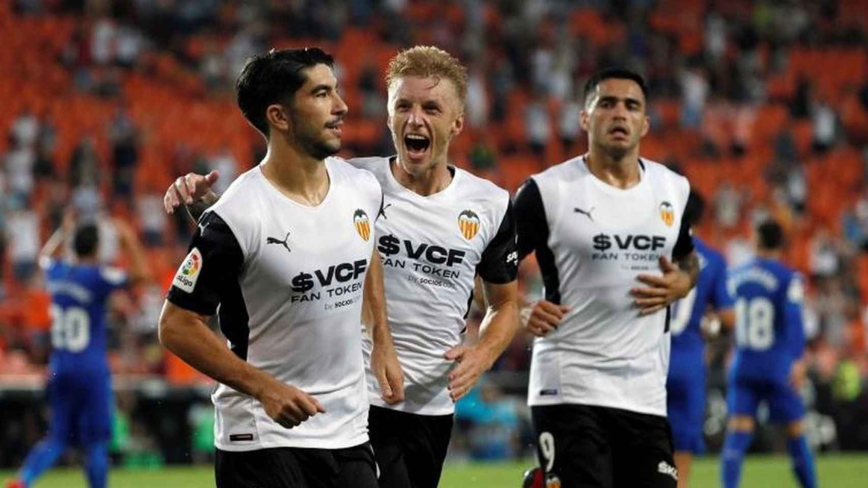 Los jugadores del Valencia CF, celebrando un gol en el comienzo de la Liga / EFE
