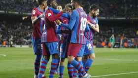 Los jugadores del Barça celebran un gol ante Osasuna / EFE