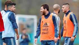Leo Messi, con el Kun Aguero y Mauro Icardi con Argentina / EFE
