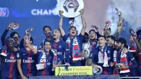 Una foto de los jugadores del PSG celebrando la conquista de la Ligue 1 / EFE