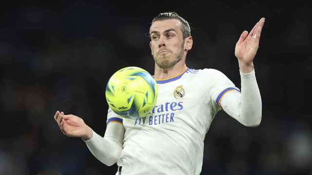 Gareth Bale, controlando un balón, en su regreso al Santiago Bernabéu / EFE
