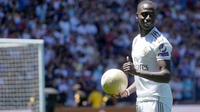 Una foto de Mendy durante su presentación como jugador del Real Madrid / Twitter