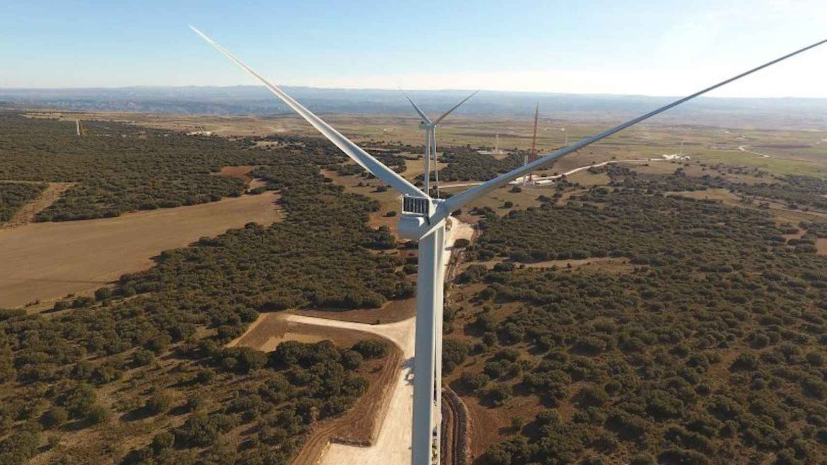 Vista de un parque eólico de Endesa en Teruel: las renovables emergen como la solución necesaria / ENDESA