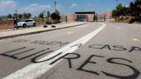 Imagen de la cárcel de Lledoners, donde están presos los políticos independentistas, con un grafiti secesionista / CG