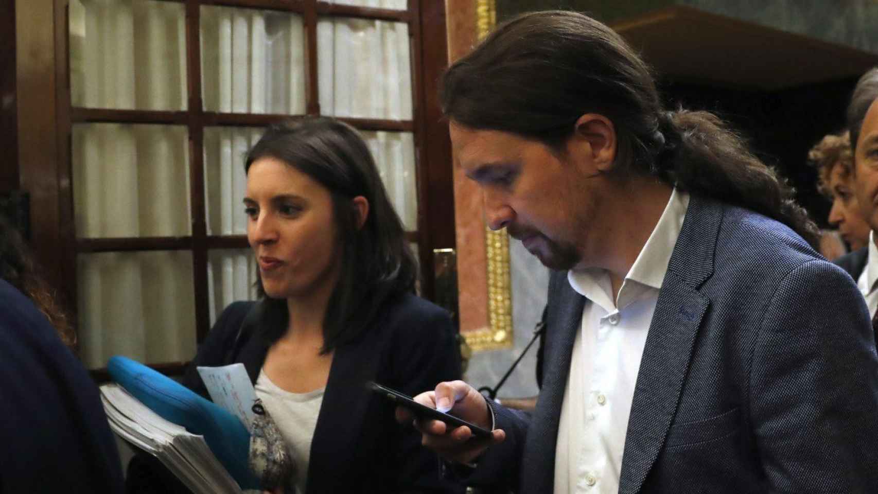 Irene Montero y Pablo Iglesias en los pasillos del Congreso en una imagen de archivo / EUROPA PRESS