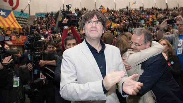 El presidente de la Generalitat, Carles Puigdemont, durante la quinta asamblea general ordinaria de la entidad soberanista ANC, que se celebra Granollers (Barcelona) / EFE