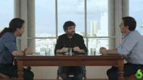 Pablo Iglesias, Jordi Évole, en el centro, y Albert Rivera durante el cara a cara de esta noche en La Sexta, un debate que se grabó el 28 de mayo.