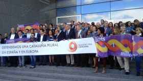 Miembros de Societat Civil Catalana y eurodiputados españoles ante la Eurocámara en Bruselas
