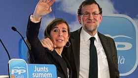 La presidenta del PP catalán, Alicia Sánchez-Camacho, y el presidente del Gobierno, Mariano Rajoy, en la convención Juntos sumamos, organizada por el PP en Barcelona