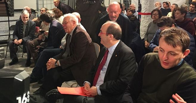 El candidato del PSC, Miquel Iceta (c) junto al eurodiputado Javi López (d) y el expresidente del Parlamento Europeo, Josep Borrell / CG