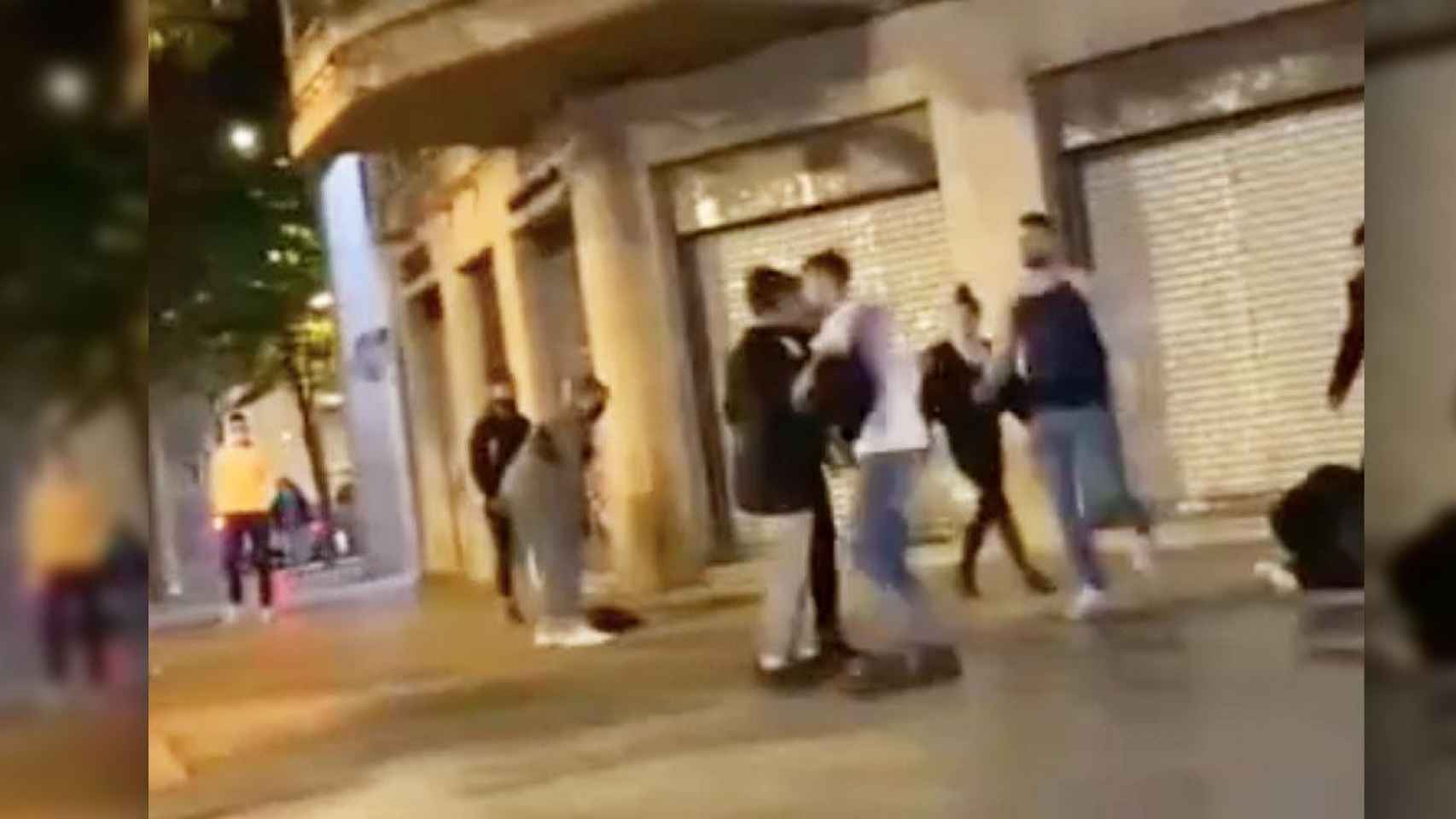 Imagen de la pelea en el centro de Barcelona / CG