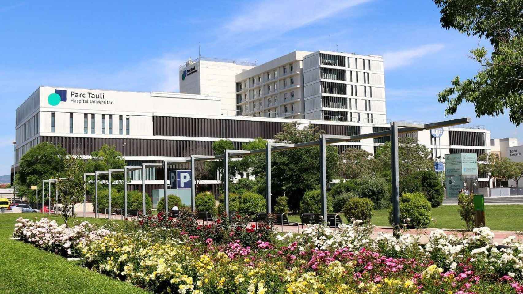 Imagen exterior del Hospital Universitari Parc Taulí, que cederá fármacos anti-Covid a países pobres / HOSPITAL UNIVERSITARI PARC TAULÍ