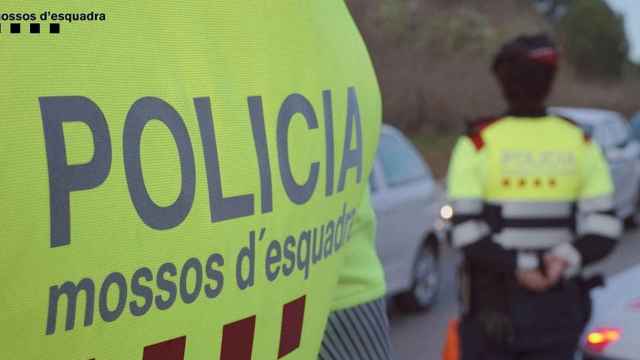 Una pareja de agentes policiales de Cataluña / MOSSOS