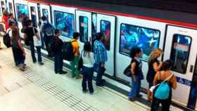 Imagen de la saturación del metro de Barcelona en el undécimo lunes de huelga / EP
