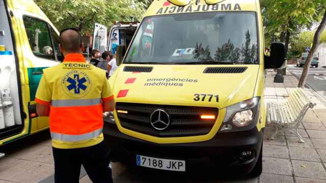 Imagen de un vehículo de transporte sanitario de Ambulancias Egara con un TES / Cedida