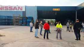 Varios trabajadores de Nissan se reúnen durante una huelga en la fábrica de la compañía / SIGEN USOC