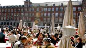 Turistas en la Plaza Mayor de Madrid. Modelo turístico de España / EFE